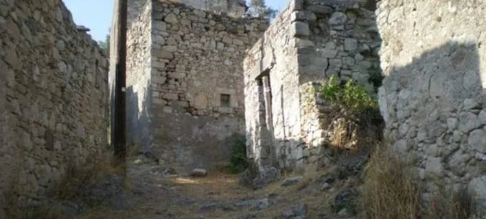 Αυτό είναι το χωριό που πωλείται στην Κρήτη – Τι λένε οι κάτοικοί του που το εγκατέλειψαν (εικόνες, βίντεο)
